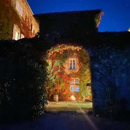 לינה וארוחת בוקר Chateau De Montcuquet 3*