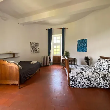 Chateau De Montcuquet Bed and Breakfast