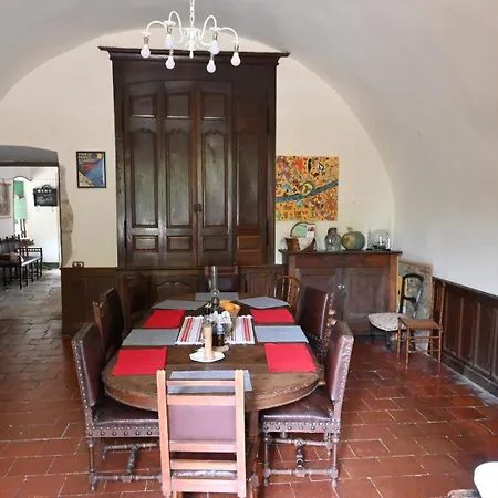 Chateau De Montcuquet