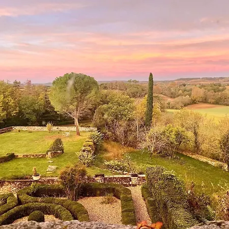 Bed and breakfast Chateau De Montcuquet 3*