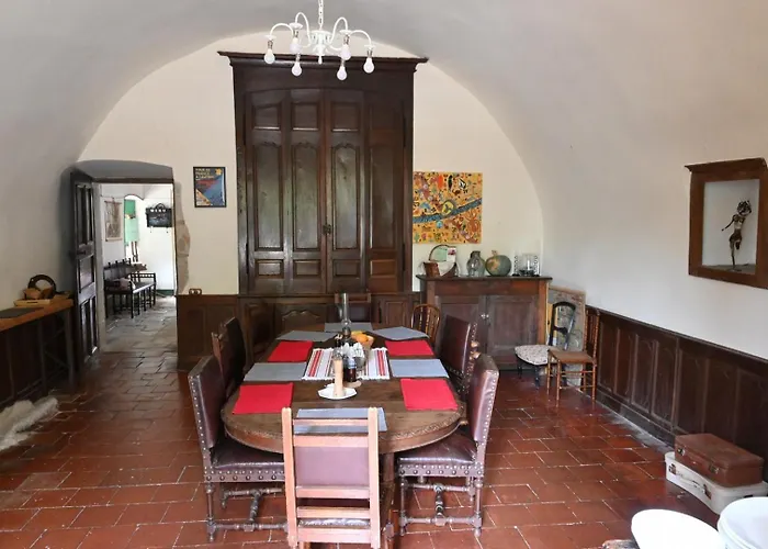 Chateau De Montcuquet